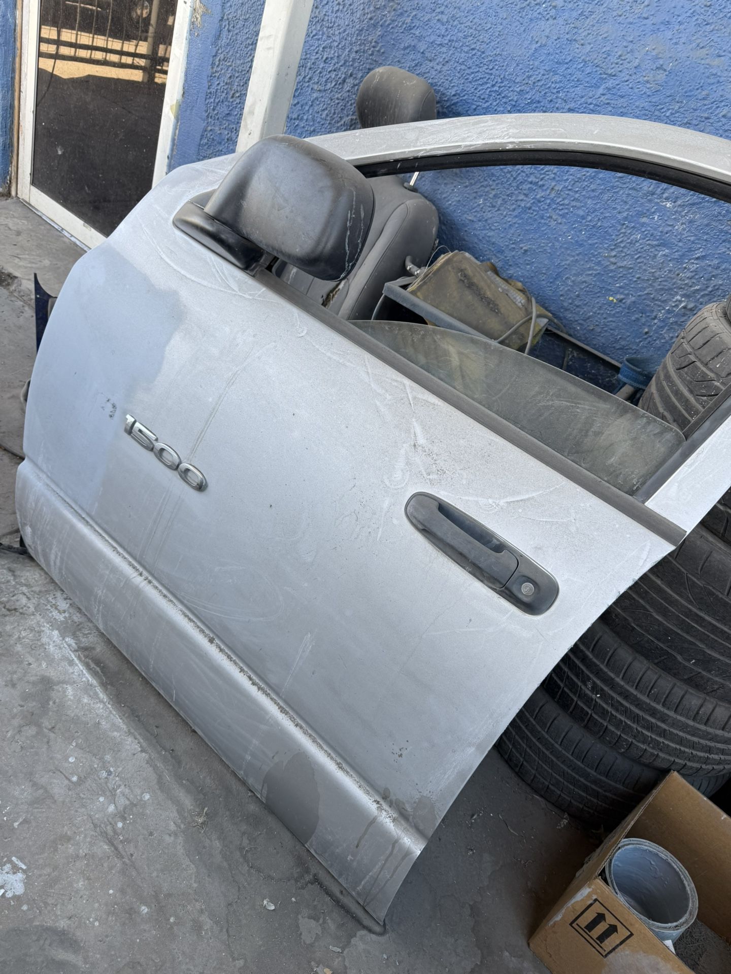 2003- 2005 Dodge Ram 1500 Driver Side Door 