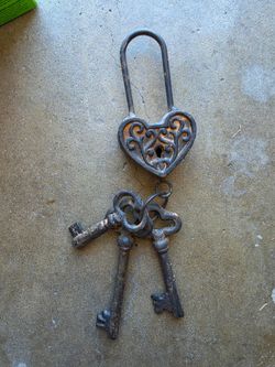 Decorative Heart Padlock with Skeleton Keys