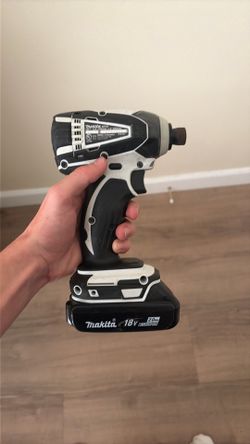 Makita Impact Driver Includes Battery