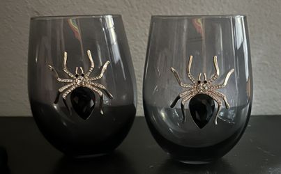 2 Piece Glass Set With 3D Rhinestones Spiders On Front