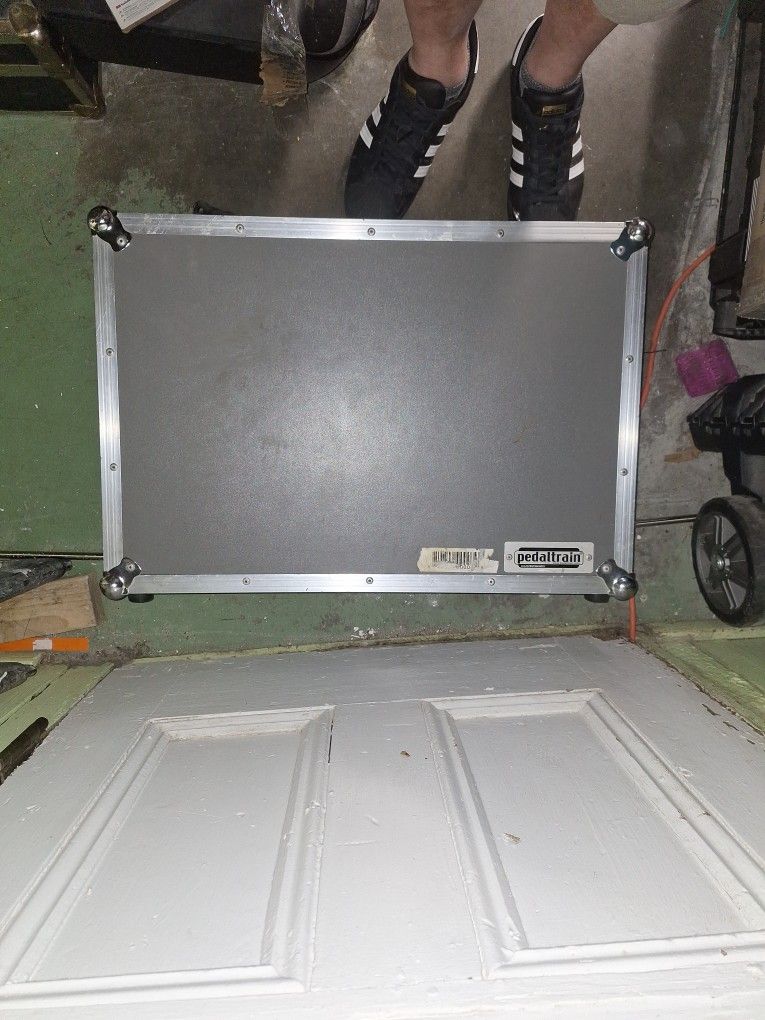 Pedaltrain Tour/Flight Case - read whole description