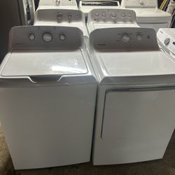 Set washer and dryer. Hotpoint washer 4.0cuft Hotpoint dryer 7.0cu ft used 
