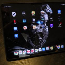 Apple - 13-inch iPad Pro M4  Wi-Fi + Cellular 256GB with OLED - Space Black (Unlocked)