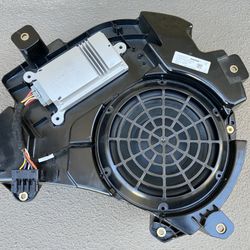 Bose Subwoofer With Amp From Porsche Cayenne