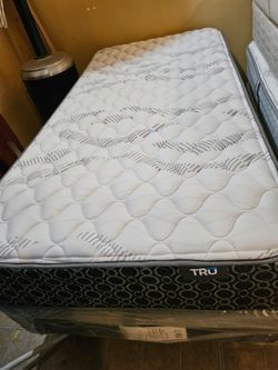 Twin Size Bed complete Like new, 09/2025
Zipper cover incluido
180 dlls free delivery