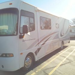 R.V. 32 Ft. Four Winds Hurricane R.V.