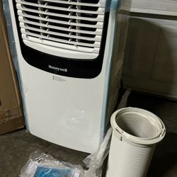 Honeywell - 450 Sq. Ft. 10,000 BTU Portable Air Conditioner with Dehumidifier & Fan - White