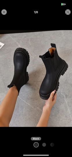 Black Boots 