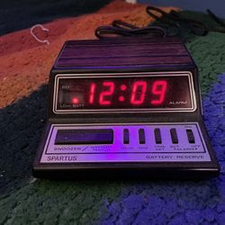 Vintage Wood Grain Digital Clock