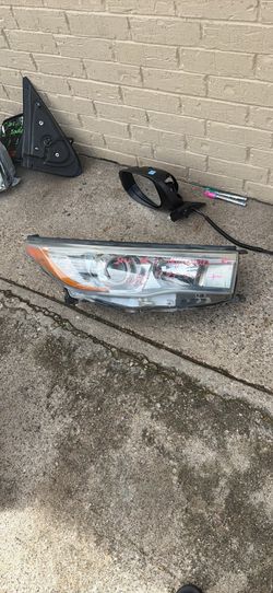 2014-16 Toyota Highlander right headlight