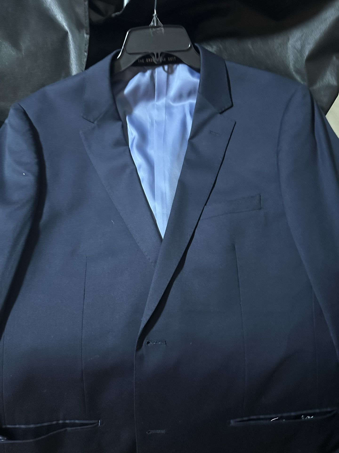 The groomsman navy suit jacket and pants