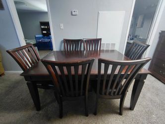 Dining room with 6 chairs made of good quality solid wood