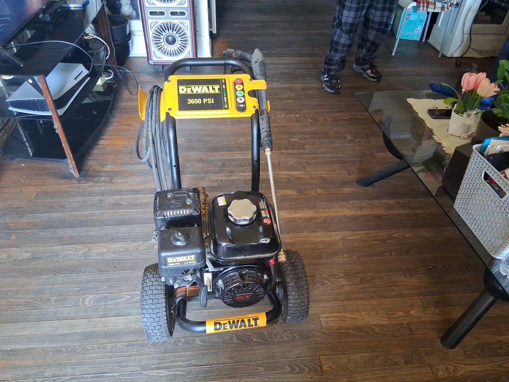 DeWalt Water Pressure Compressor 