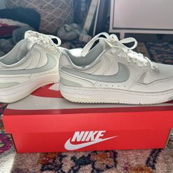 Women’s Size 8 Nike Gamma Force 