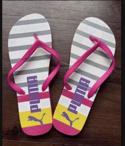 New Woman’s Flip Flops, Size 10