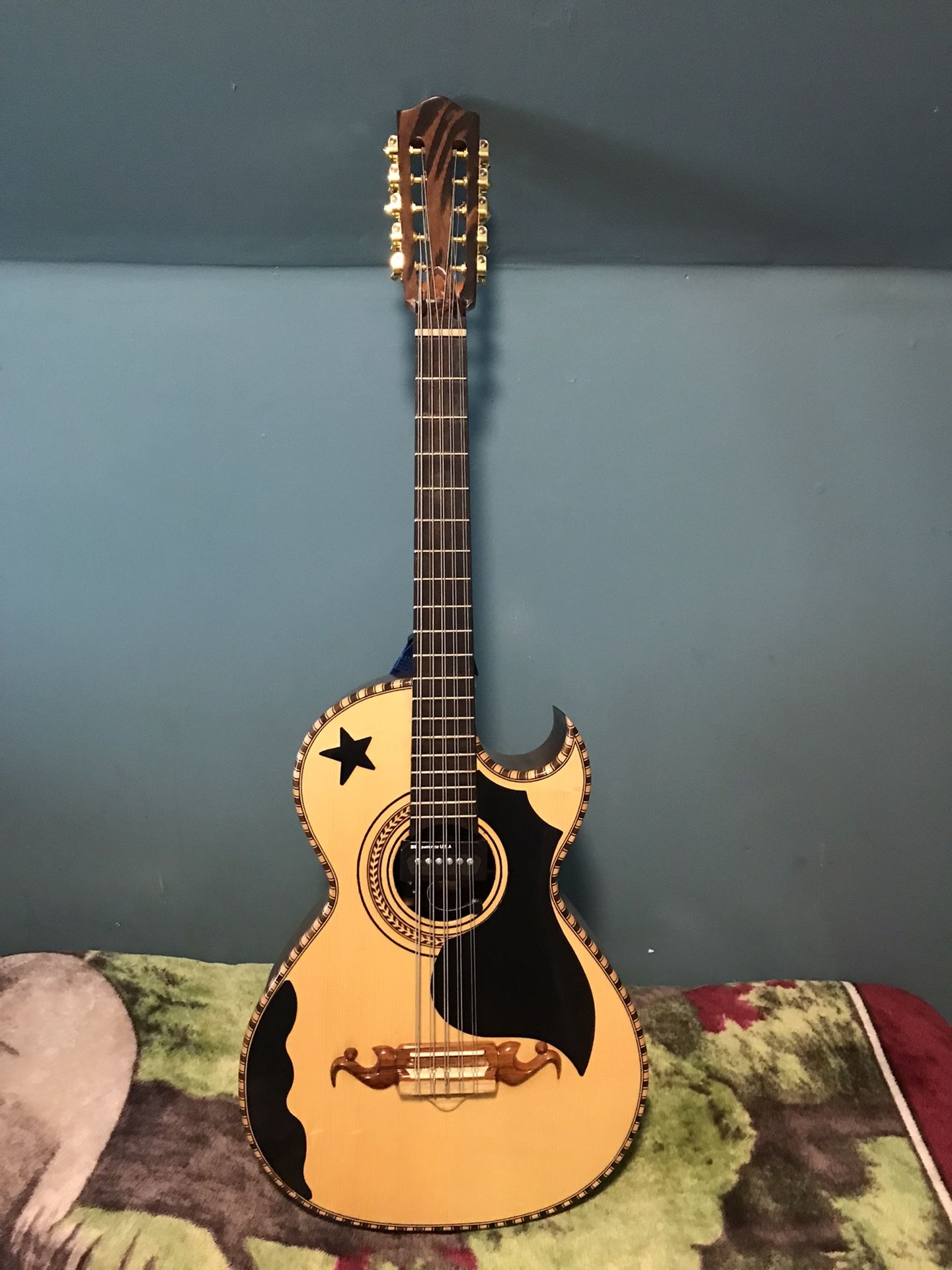 Bajo quinto. En Venta