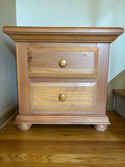 Bassett nightstand/bedframe