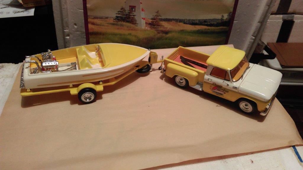 Photo 1964 Chevy Pickup and boat model set