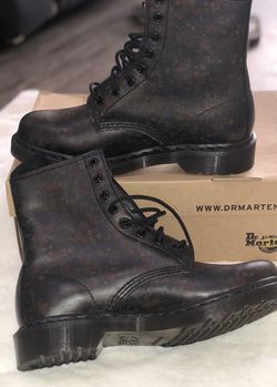 DR MARTENS