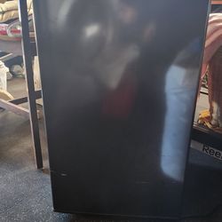 Midea Mini fridge