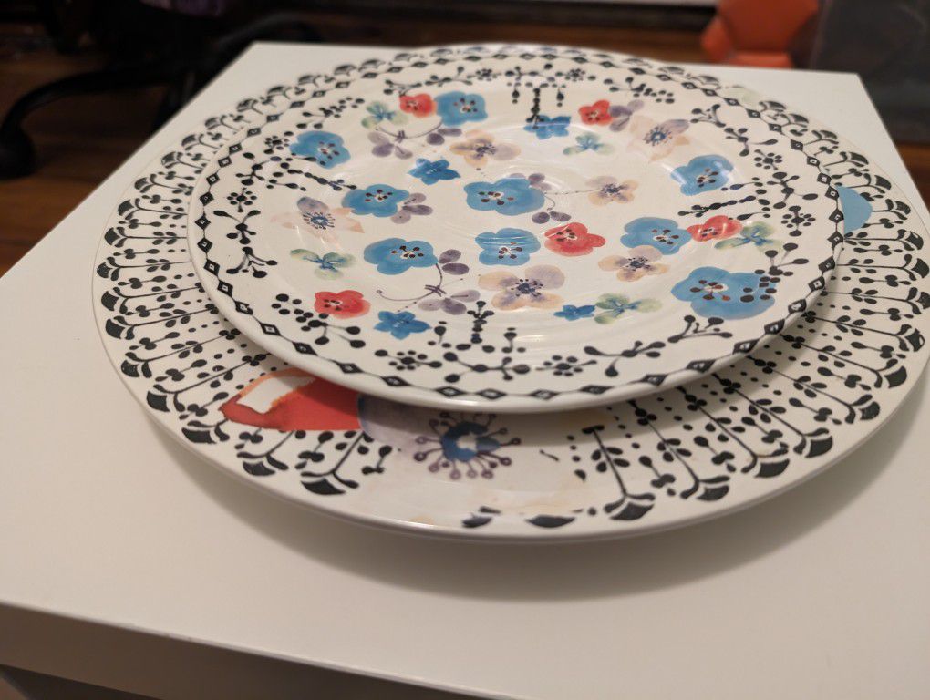 Anthropologie Isidre  floral Ceramic Plates 