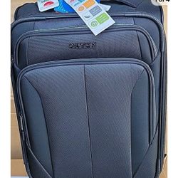 $60🎁⚡️American Tourister Phenom Softside 20" Spinner Suitcase - Black