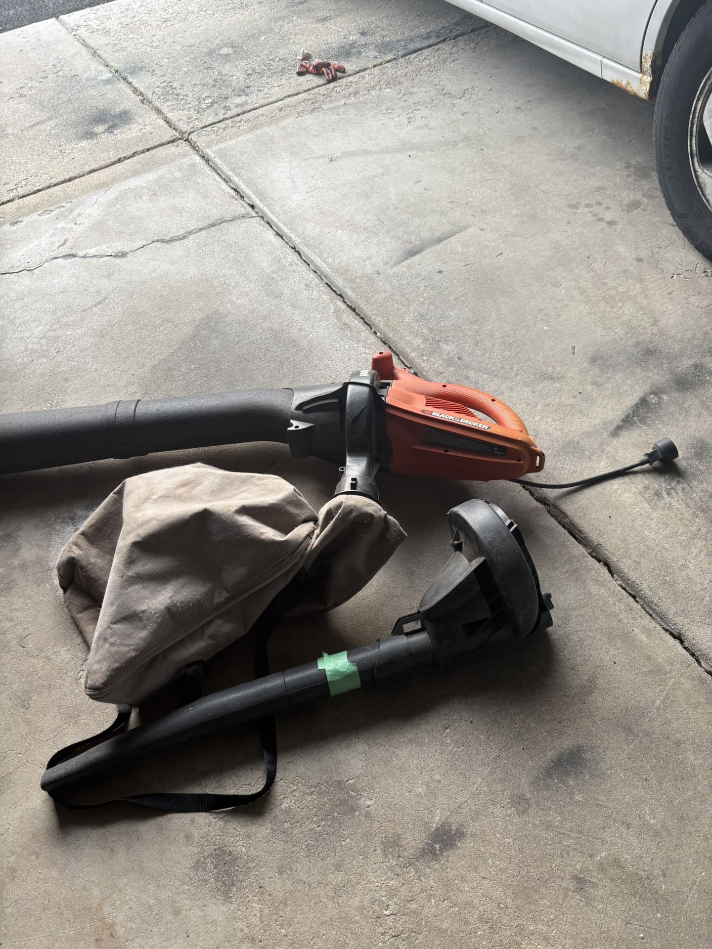 Black & Decker Leaf Hog leaf blower & Vacuum