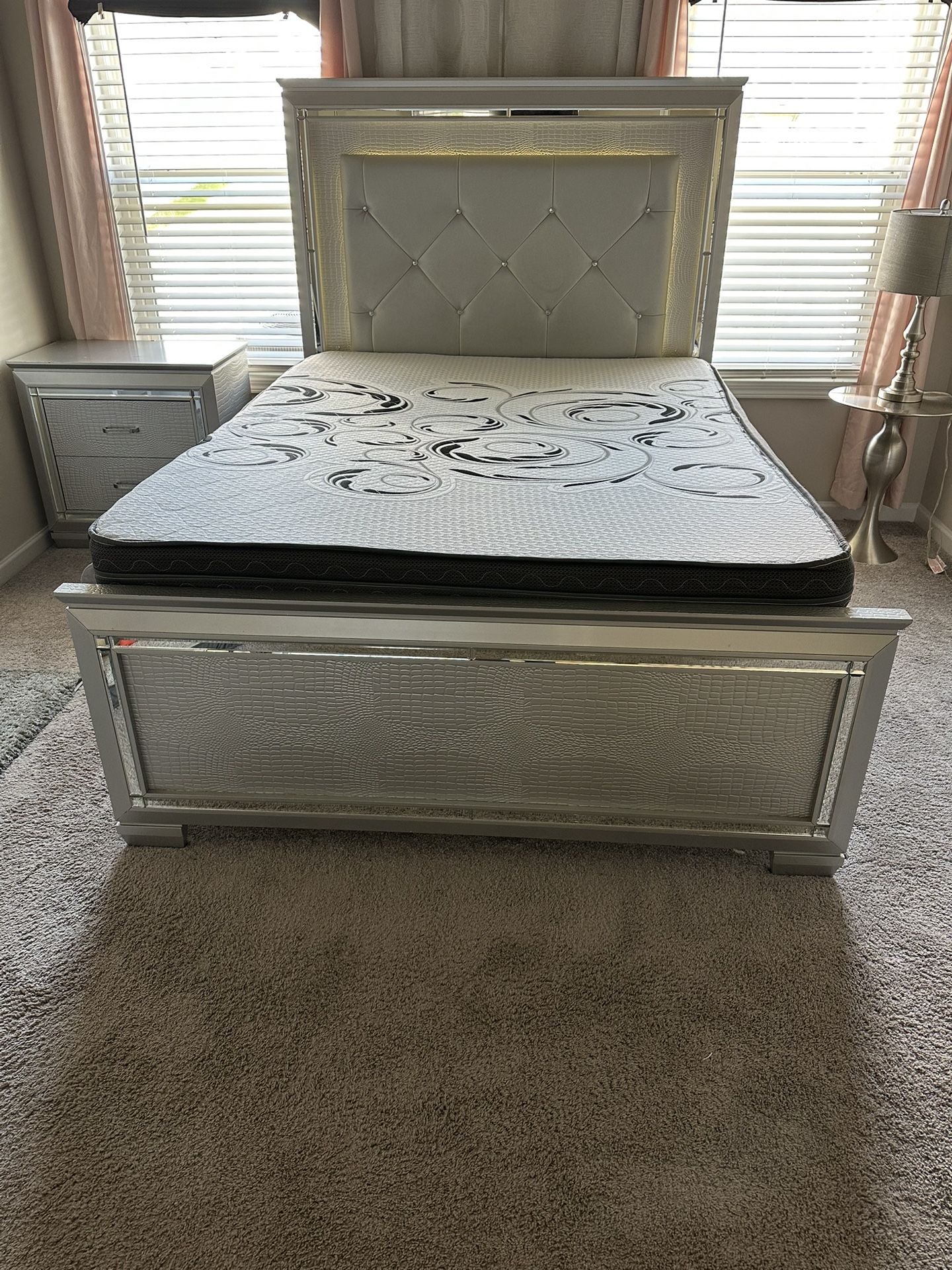 Queen Bedroom Set (items Can Be Purchased Separate!)