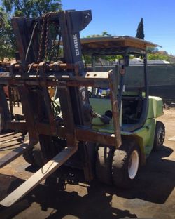 CLARK 15K Capacity Forklift *Needs Work*
