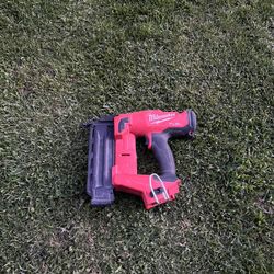 Milwaukee Brad Nailer 18 Gauge