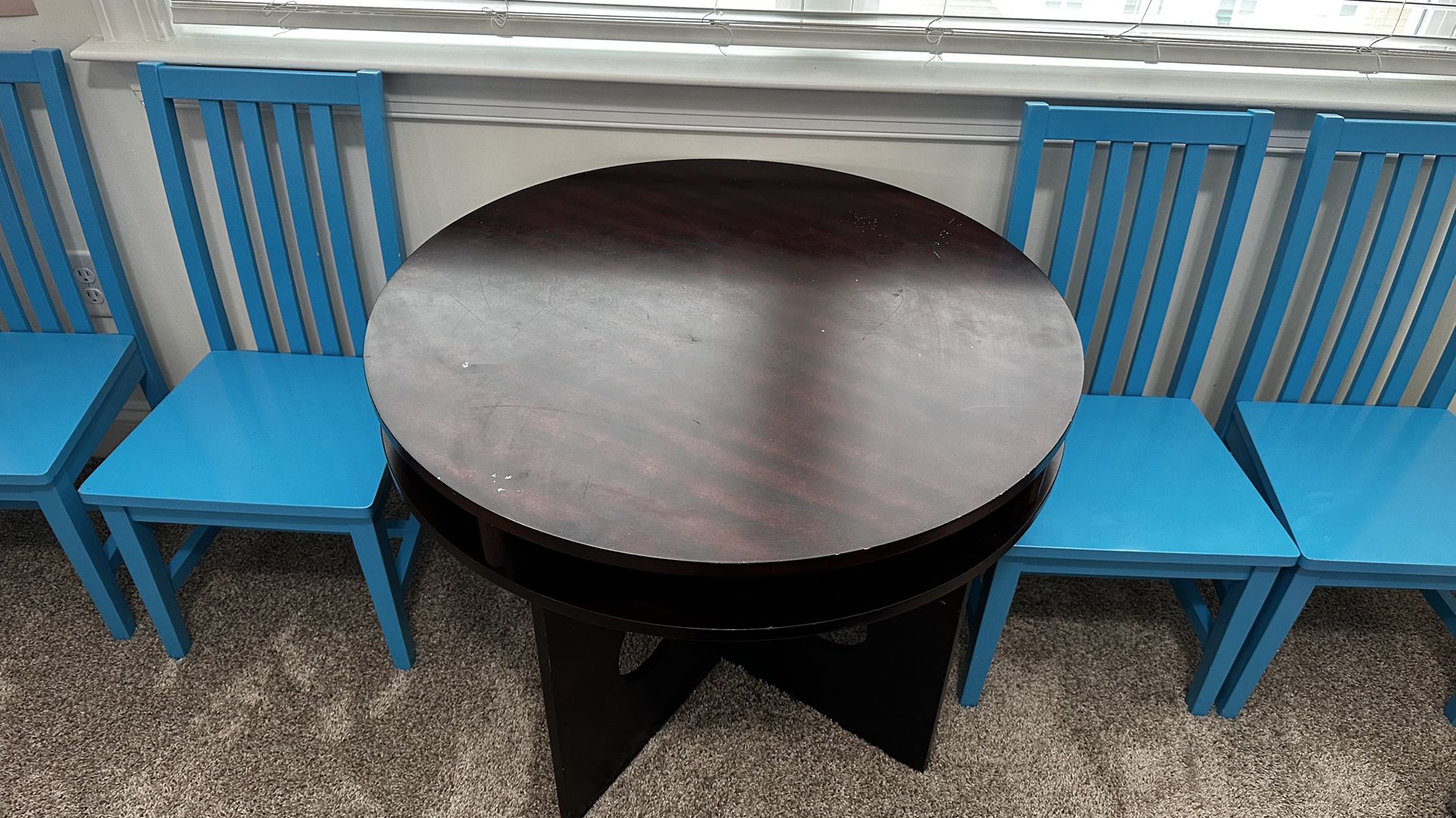 Rooms To Go Kids Round Desk Witu 4 Table $35