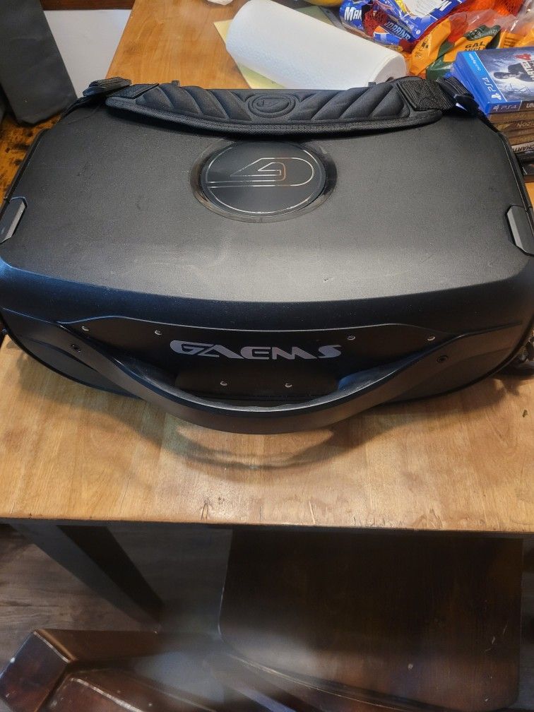 Gaems Vanguard G190 Portable Gaming Monitor And Playstation 4 Uncharted Edition