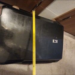 London fog travel bag. Good condition. Please check the pictures. Lightweight. 360 spinners. 