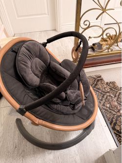 Electric baby swing