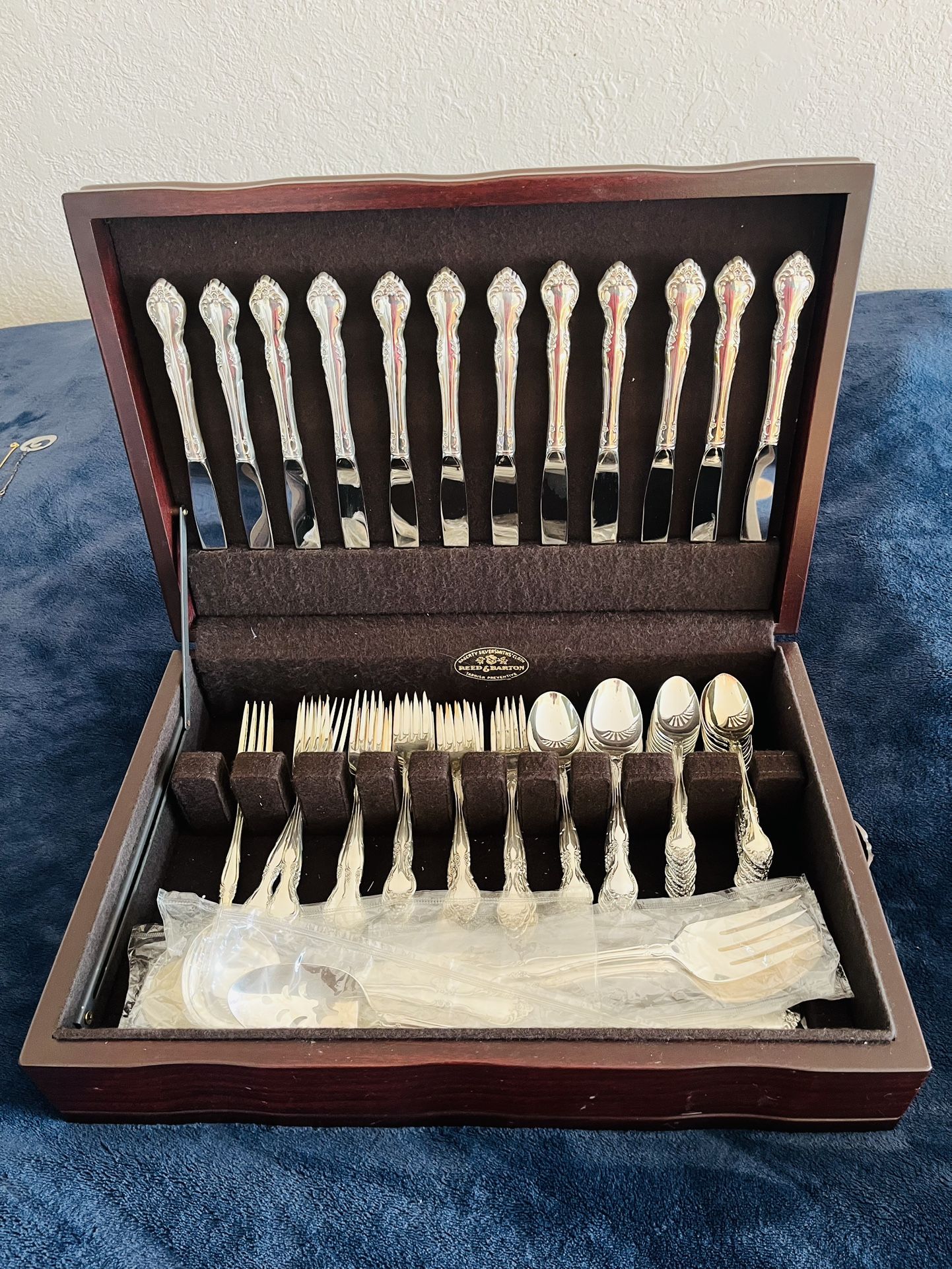 Vantage Reed & Barton Silver 80Pcs Flatware For Sale!