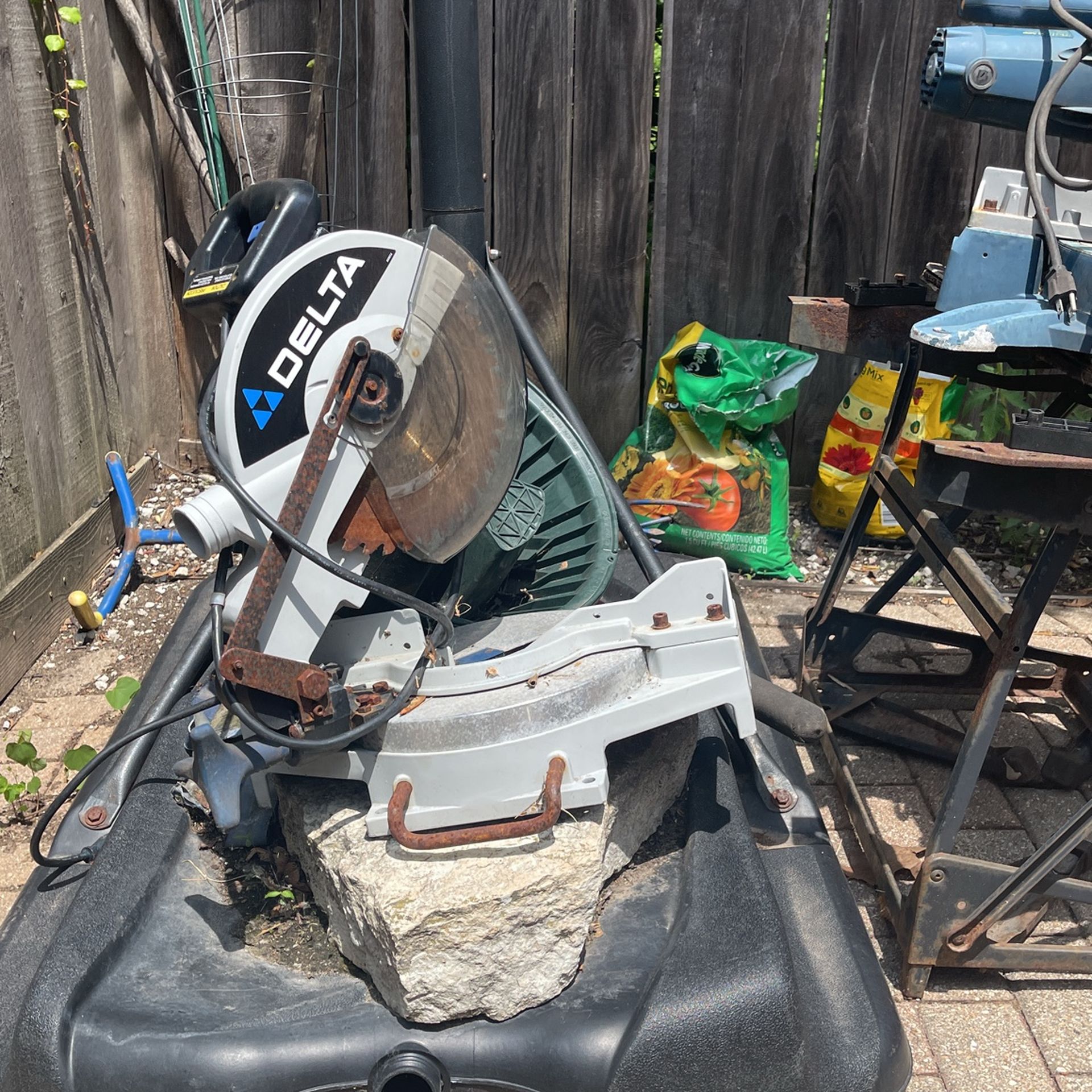 Delta Saw Needs New Blade