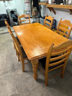 Dining Table & 6 Chairs