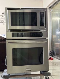 Frigidaire Gallery Oven & Microwave- Excellent Condition