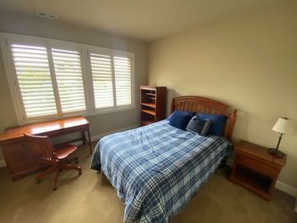 Bedroom furniture set