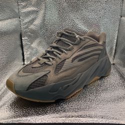 Adidas Yeezy Boost 700 V2 Vanta