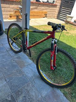 Vintage Gary Fisher Paragon mountain bike with a red and yellow aluminum frame. This hardtail mountain bike has a RockShox Judy XC front suspension fo