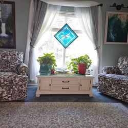 2 Chairs And Lovesat
