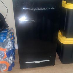 frigidaire mini fridge