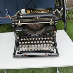 Underwood Typewriter Vintage