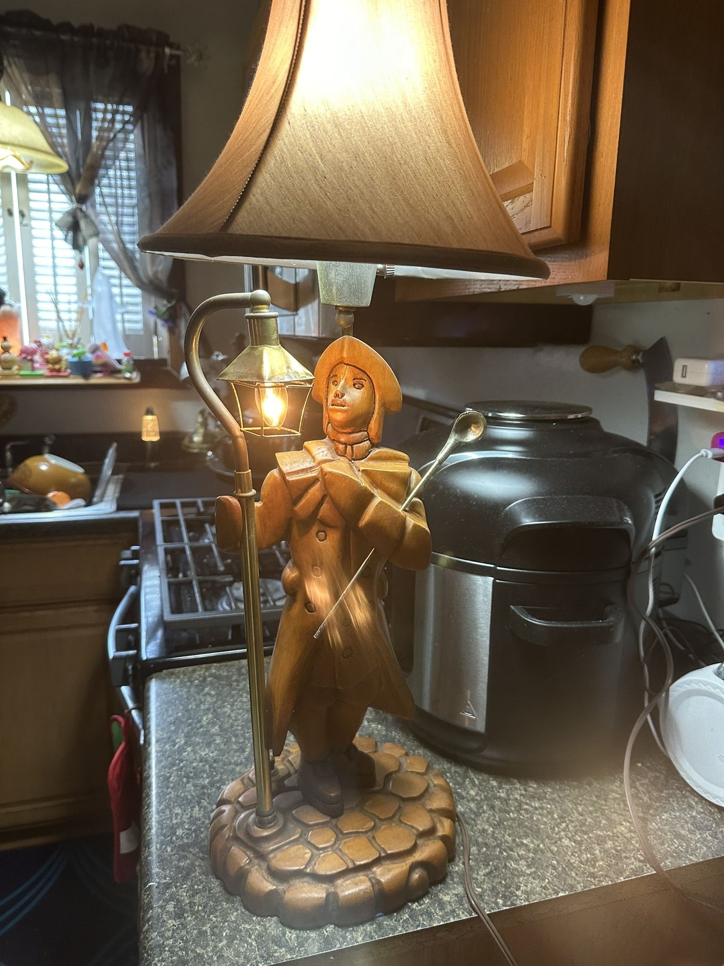 Vintage/antique Bicentennial Minuteman Desktop Table Lamp.