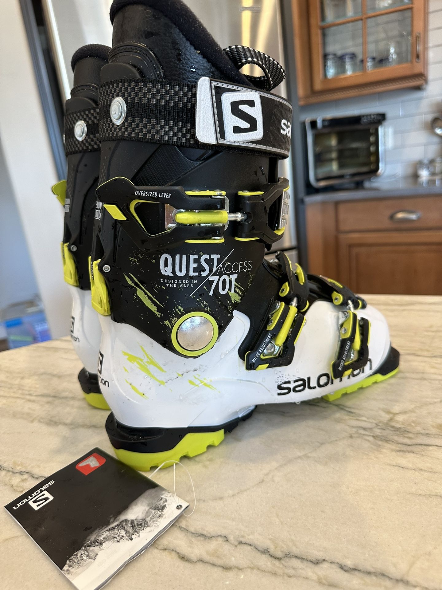 BRAND NEW Salomon ski boots