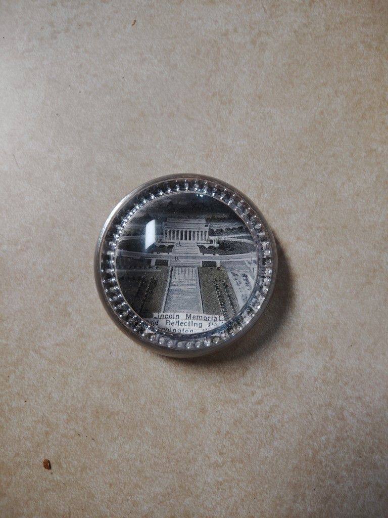 Vintage Lincoln Memorial Paper Weight 