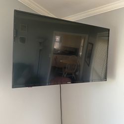 43 Inch Toshiba Tv With Wall Mount 