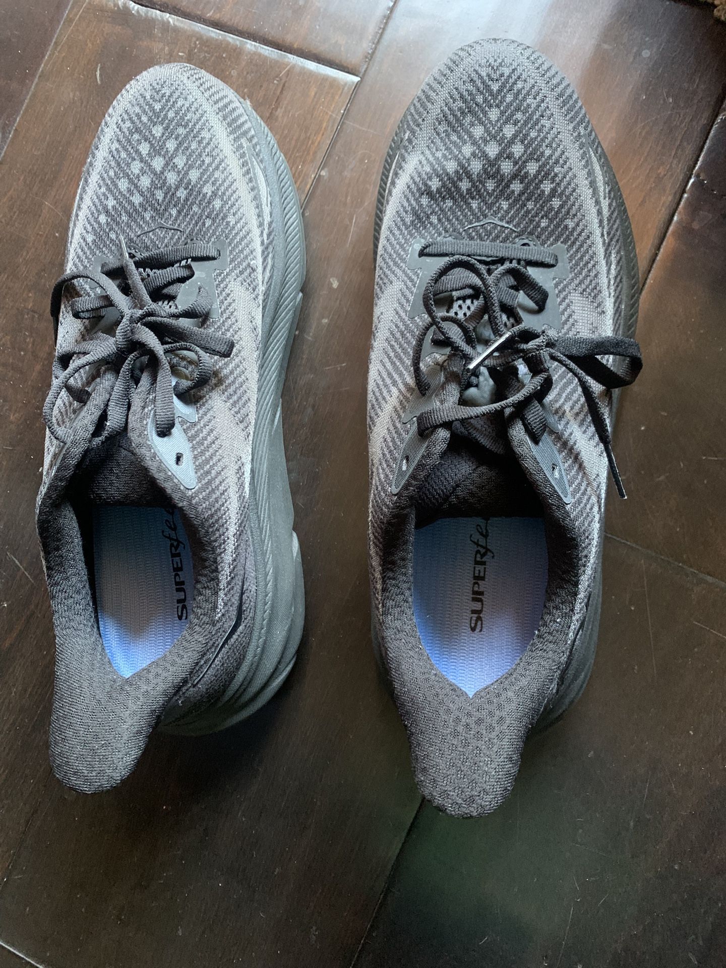 Hoka Shoes Men size 8.5; only worn once
