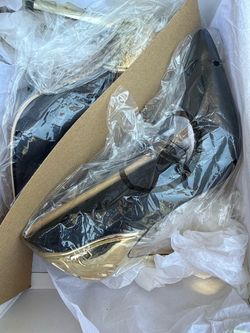 MK leather pump